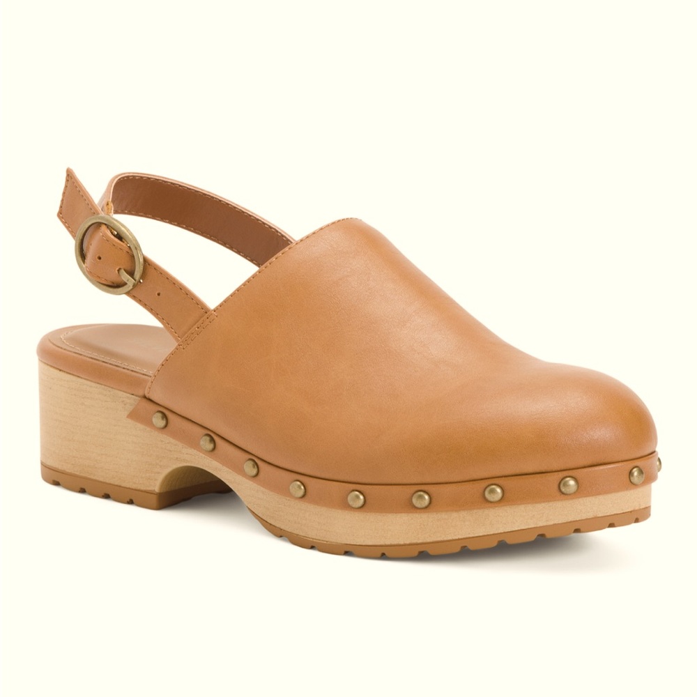 🌹🌹NWT Size 2 Girls Clogs by. Steve Madden, Color  Cognac. Comfortable Casual